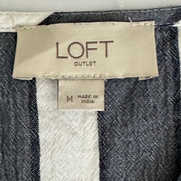 Loft sz med tunic, top stripe deep gray  / white stripe fullness across the edge - Picture 10 of 11